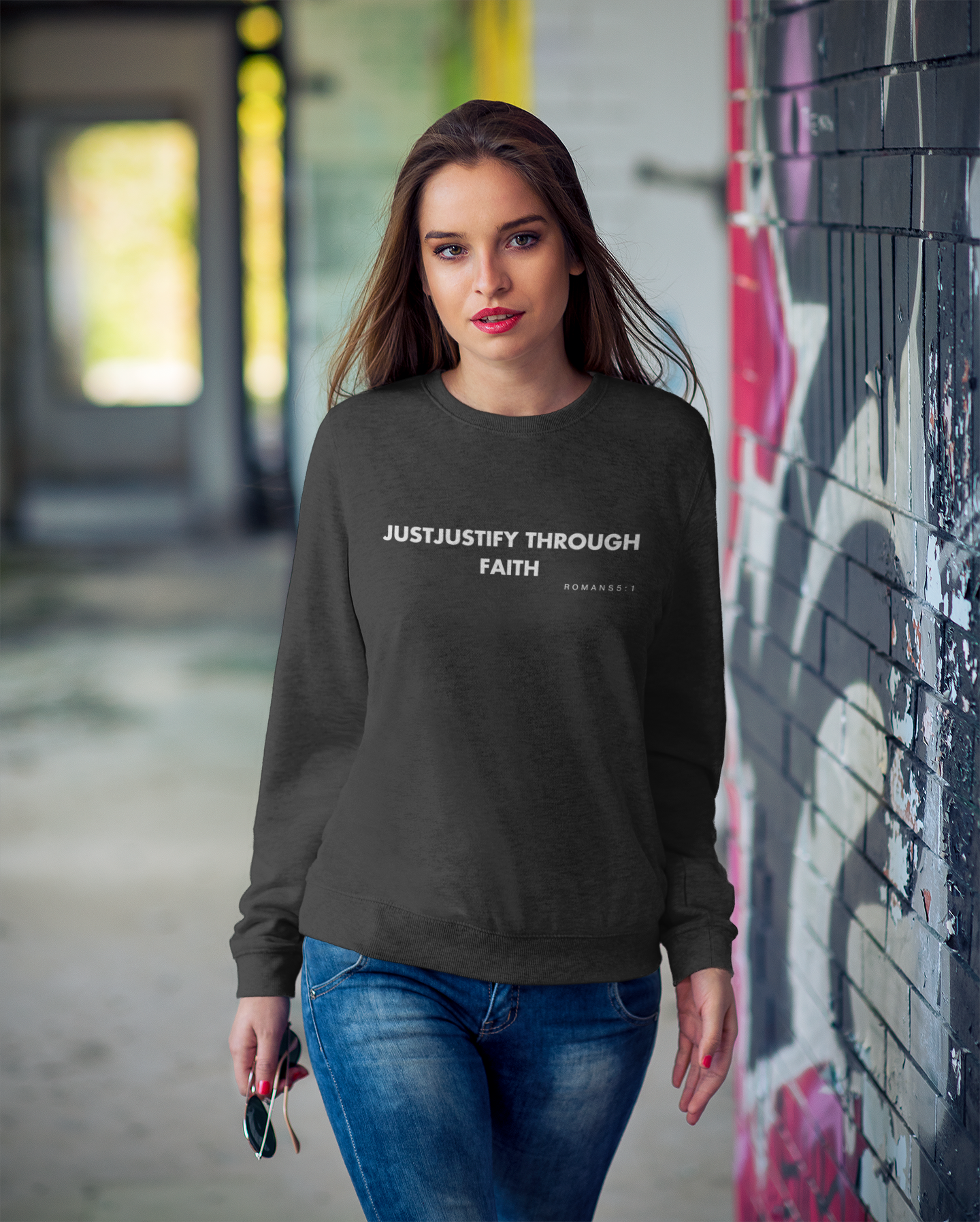 WOMEN'S CREWNECK SWEATSHIRT